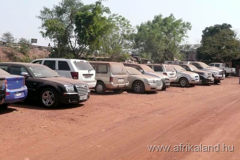 B2B2011_745.jpg - Chrysler szalon, Bamako