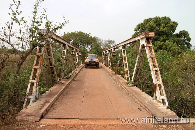 2011Burkina_0008.jpg - A remek kis hidak egyike