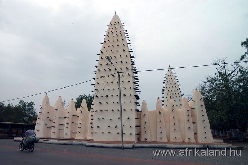 2011Burkina_0052.jpg - Nagymecset, Bobo Dioulasso