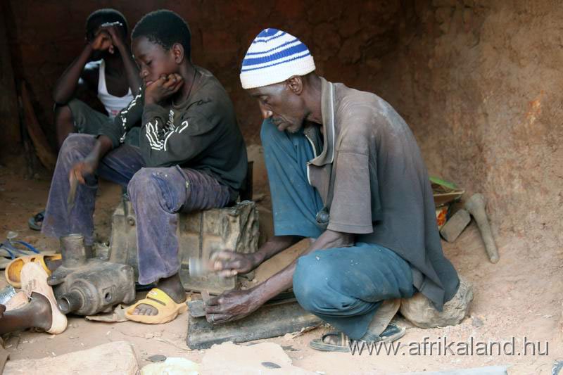 2011Burkina_0081.jpg - Fémművesek