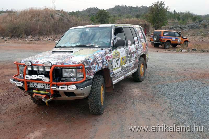 2011Burkina_0133.jpg - Amikor két magyar autó összefut, Budapesttől úgy 10.000 kilométerre