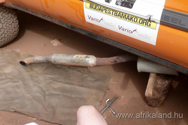 2011Burkina_0189.jpg - Eredetileg leszerelés nélkül akarták hegeszteni