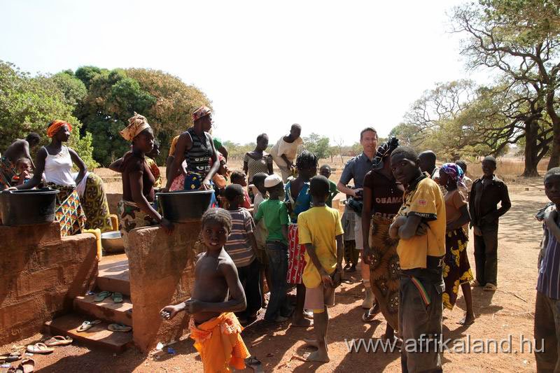 2011Burkina_0306.jpg - Élet a kúton