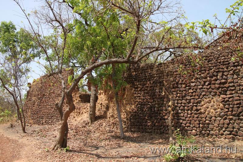 2011Burkina_0336.jpg - Loropeni, Unesco világörökség